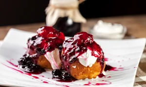 Papansi cu dulceata de fructe de padure  Sursa foto shutterstock 1098286757 jpg