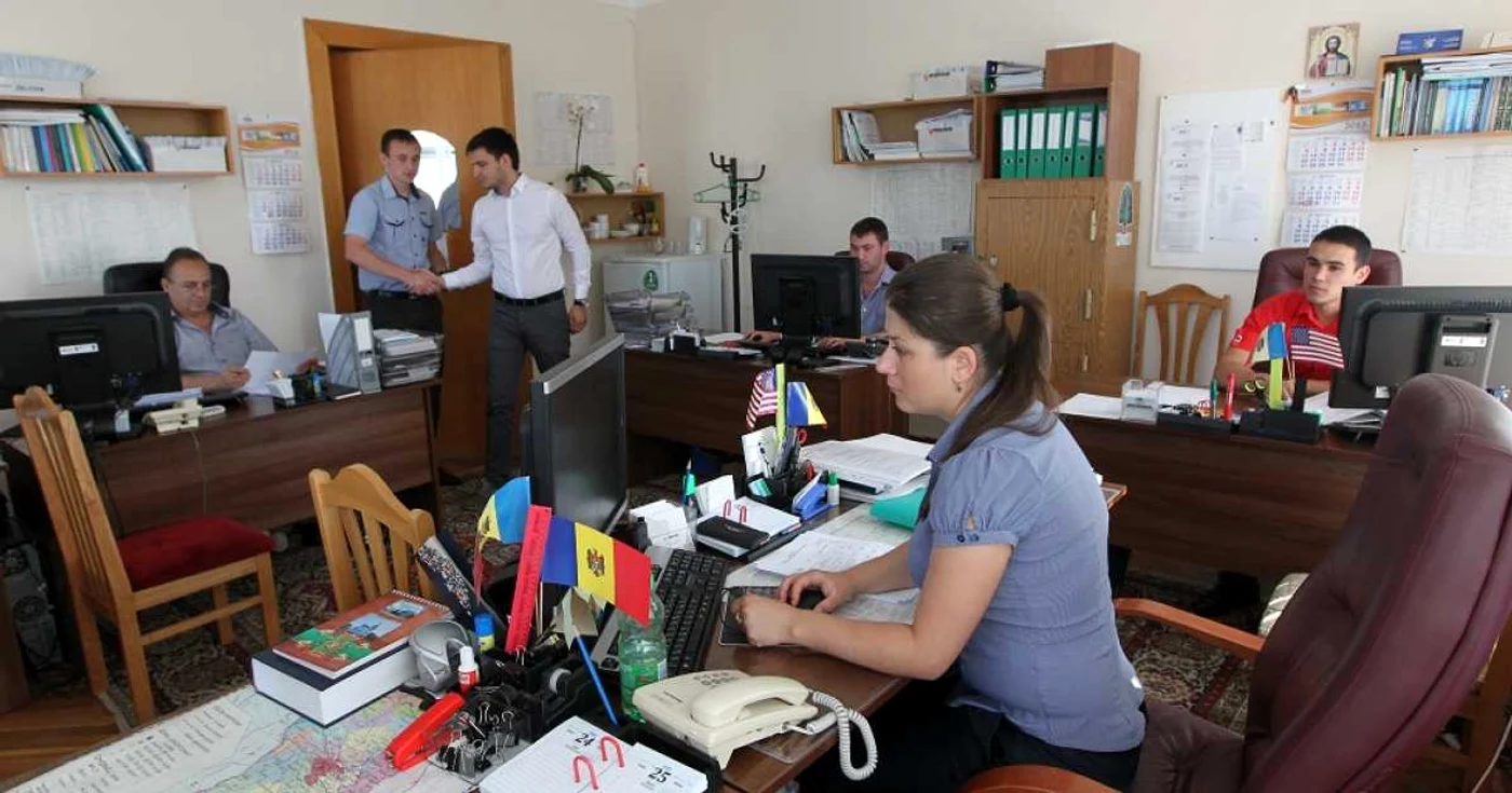 Cinci deputaţi din PLDM împart acelaşi birou cu asistenţii lor Foto: Tudor Iovu