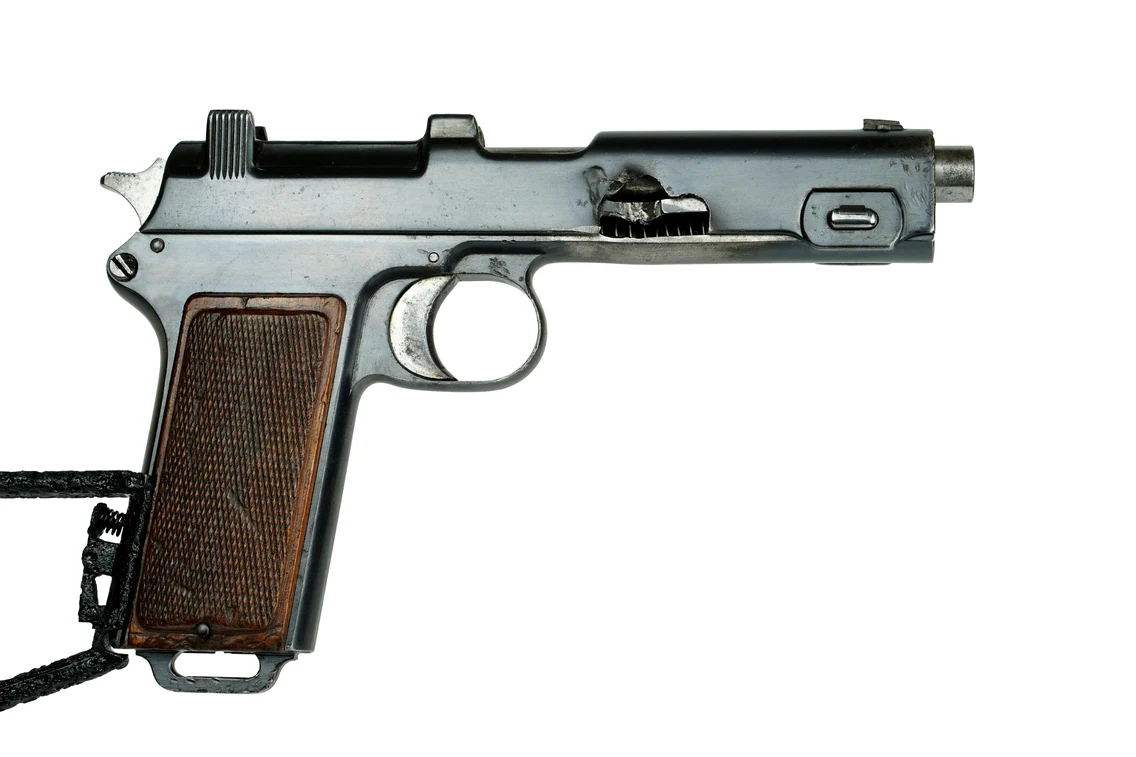 Pistolul lovit, vedere din dreapta