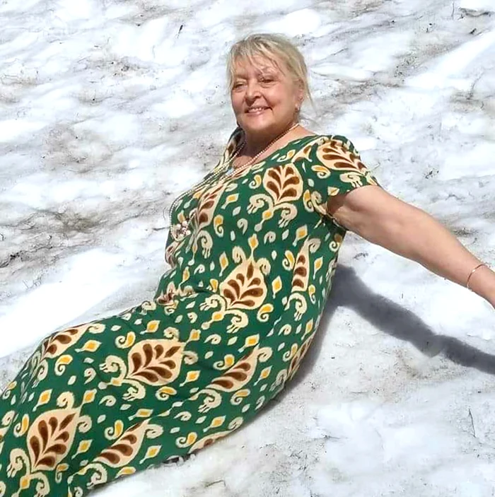 Viorela Filip (68 de ani) a ajuns luni pe Transfăgărășan, unde s-a putut bucura de puţină răcoare. ”La plajă pe… zăpadă”, a scris artista pe Facebook. În această zonă, omătul nu s-a topit încă