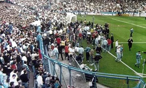 Calendar 15 aprilie: 1989   Tragedia de pe Hillsborough: 96 de fani ai FC Liverpool au murit într o busculadă pe stadionul Hillsborough jpeg