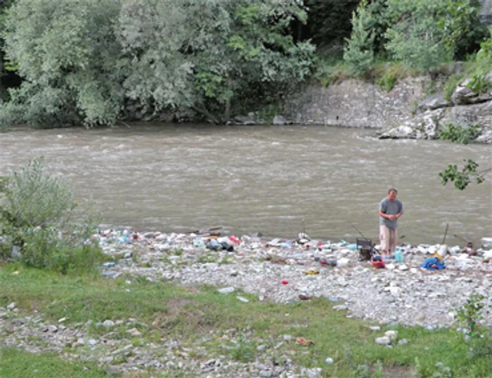 Defileul Jiului, ameninţat  de gunoaie. Să-l salvăm!