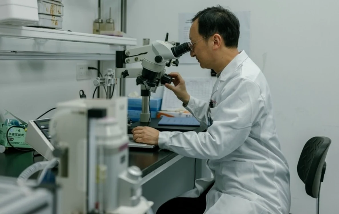 Zilong Qiu, coordonatorul proiectului, nu a menţionat în studiu decesul fetiţei. FOTO: CBR China