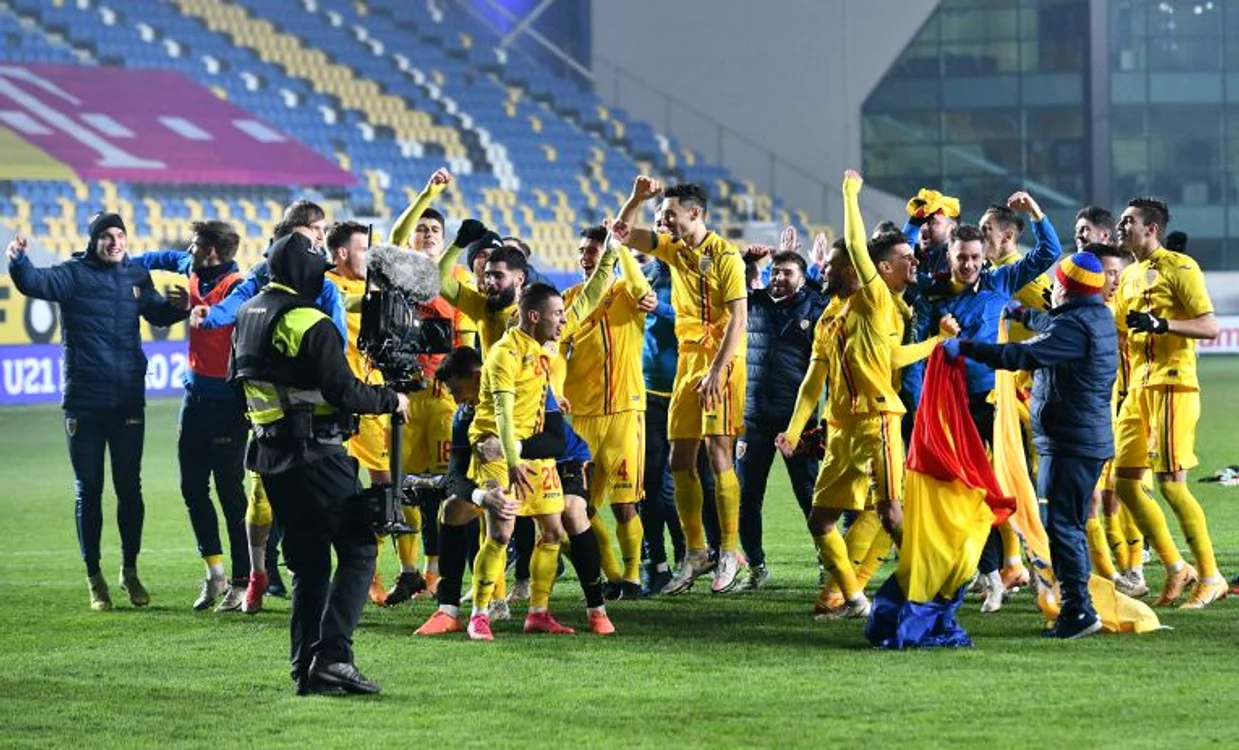 Bucuria jucătorilor naționalei Under 21, după calificarea la turneul finalFOTO: Sportpictures.eu