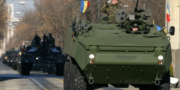 Transportorul Piranha la parada militară de la 1 decembrie 2008