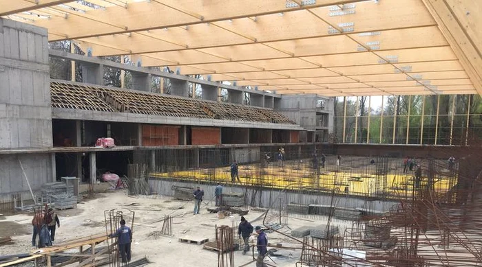 Lucrările la Bazinul Olimpic au început în 2015 FOTO: Marian Dragomir