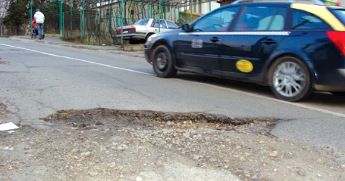 Maşinile orădenilor dau în gropi pe Iza