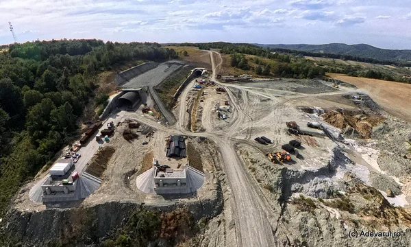 Autostrada cu tuneluri Foto Daniel Guță ADEVĂRUL jpg