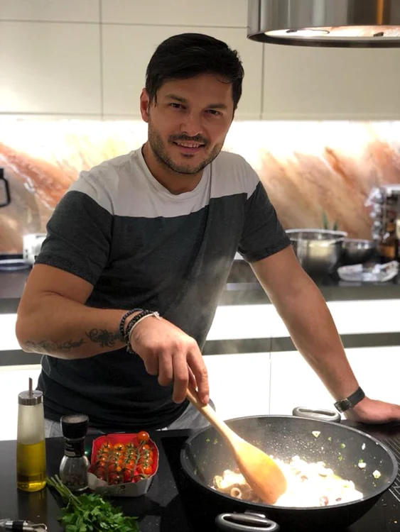Liviu Vârciu va convinge toate domnişoarele că este un romantic incurabil