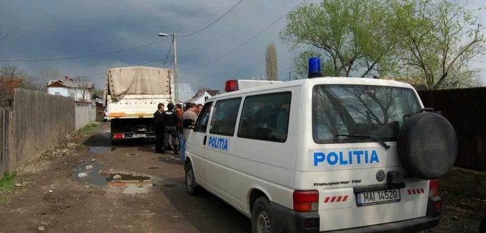 Poliţiştii i-au controlat pe paznici. FOTO: N.Butnaru