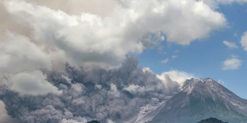 Eruptie vulcan Indonezia FOTO Profimedia jpg