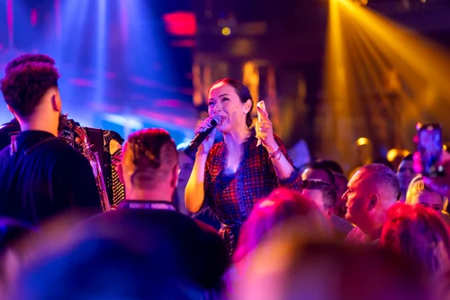 Vlăduța Lupău a cântat în pijamale