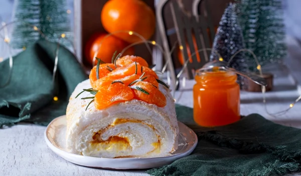 Rulada de bezea cu mascarpone Sursa foto shutterstock 2550892545 jpg