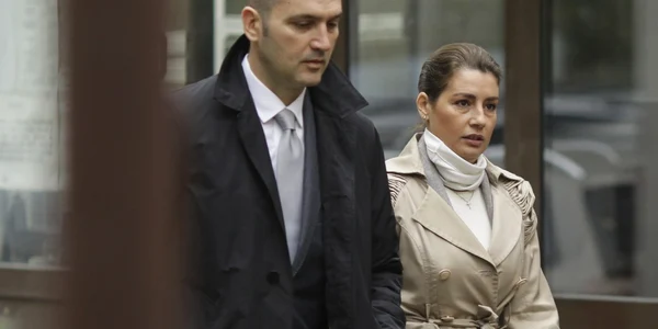 Camelia Voiculescu fiica omului de afaceri Dan Voiculescu şi Sorin Alexandrescu fost CEO al trustului de presa Intact se prezintă la sediul Înaltei Curţi de Casaţie si Justiţie în Bucureşti FOTO Inquam Photos Octav Ganea