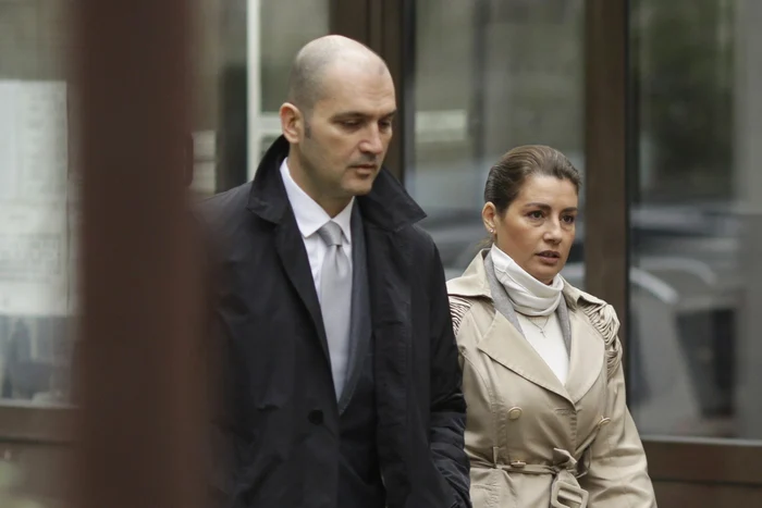 Camelia Voiculescu fiica omului de afaceri Dan Voiculescu şi Sorin
Alexandrescu fost CEO al trustului de presa Intact se prezintă la
sediul Înaltei Curţi de Casaţie si Justiţie în Bucureşti FOTO Inquam
Photos Octav Ganea