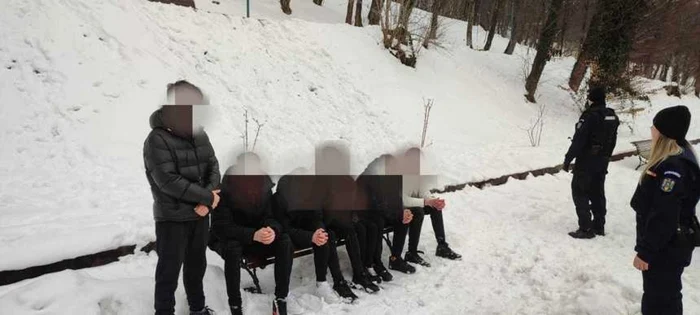 Zeci de persoane implicate într-o bătaie în stradă în Braşov foto news