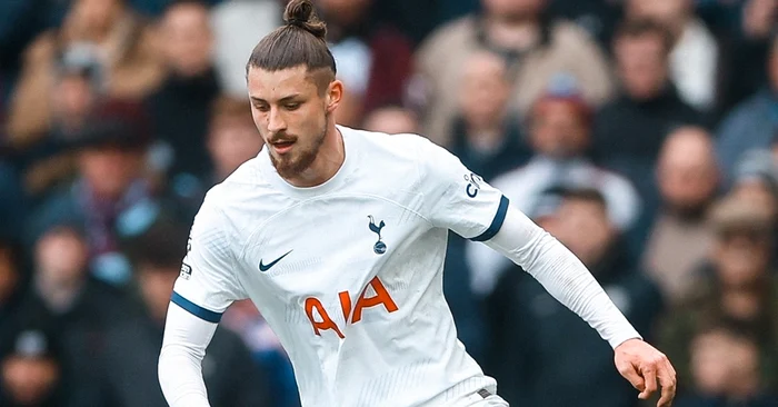 Radu Drăgușin, pus la zid în Anglia de fanii lui Tottenham. Foto Facebook