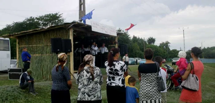 Oamenii s-au bucurat de spectacolele organizate cu prilejul Zilei Comunei FOTO Adevarul