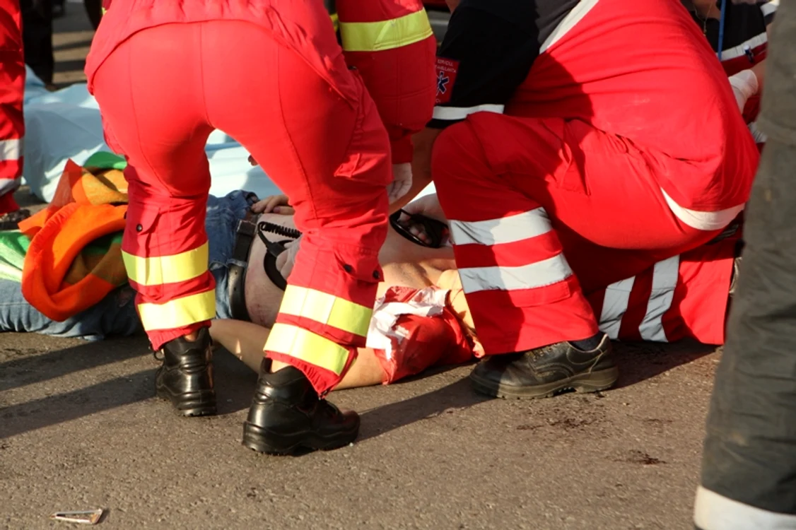 
    Bărbatul a fost resuscitat 40 de minute  