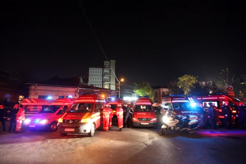 Ambulanţele s-au mişcat foarte rapid cu răniţiiFoto Sever Gheorghe
