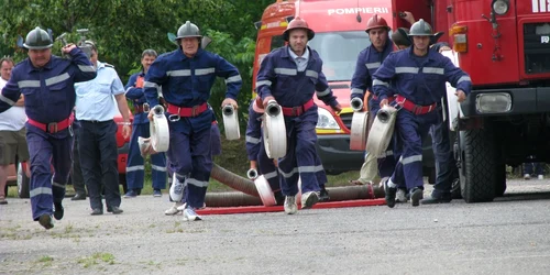 Pompierii voluntari s-au ridicat la înălţimea aşteptărilor