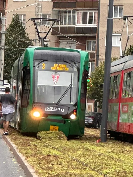 Tramvaiul nu a mai putut înainta FOTO AradTraffic