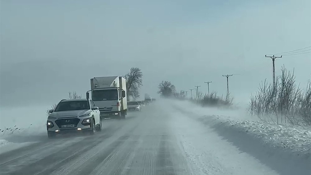 Drumuri naționale închise, în județul Vrancea, din cauza condițiilor meteo extreme