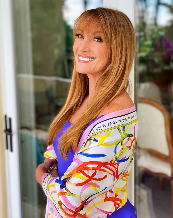 
    Jane Seymour are un chip de păpușă la vârsta de 70 de anifoto: Instagram  