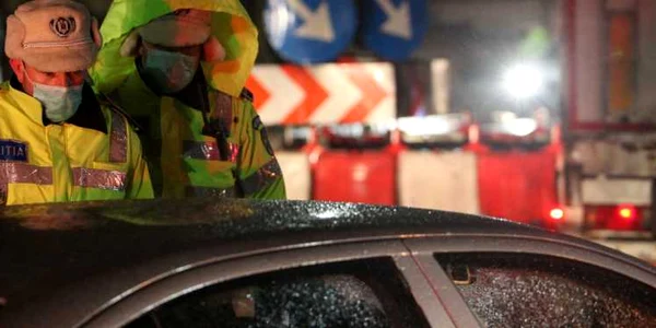 Filtru de poliţie după ora 10 seara în Bragadiru Ilfov 23 martie 2020 FOTO Sever Gheorghe