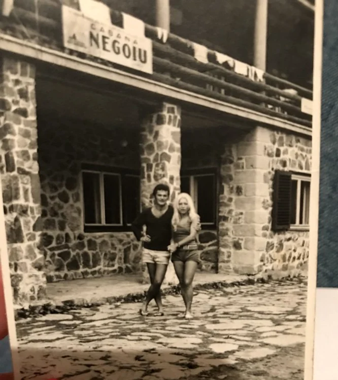 
    Părinții Andreei Esca, în tinerețefoto: arhivă personală  