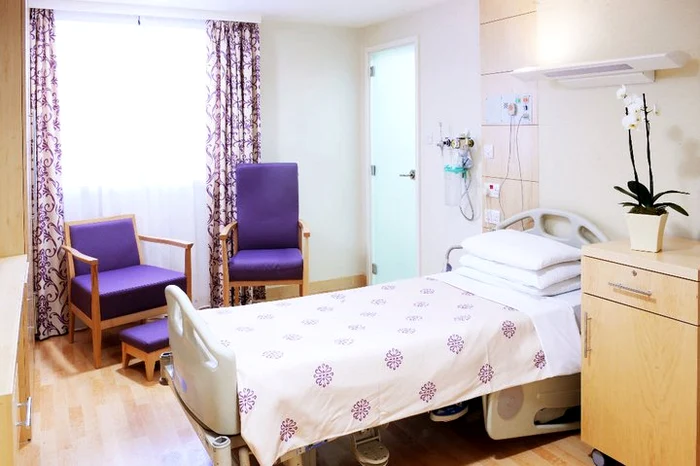Unul dintre saloanele spitalului Portland
