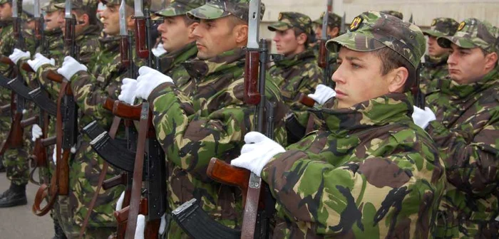 Militarii vrânceni sărbătoresc Ziua Forţelor Terestre