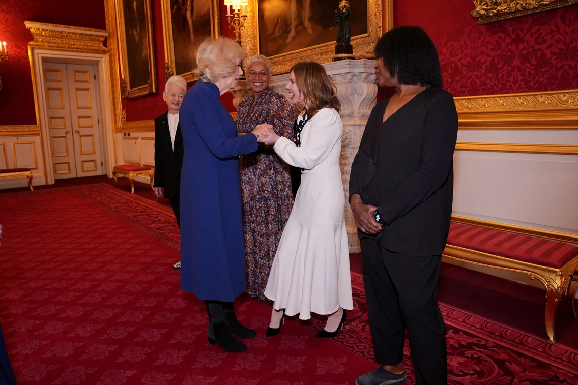 Regina Camilla și Geri Halliwell aka Ginger Spice din Spice Girls. FOTO: Getty Images
