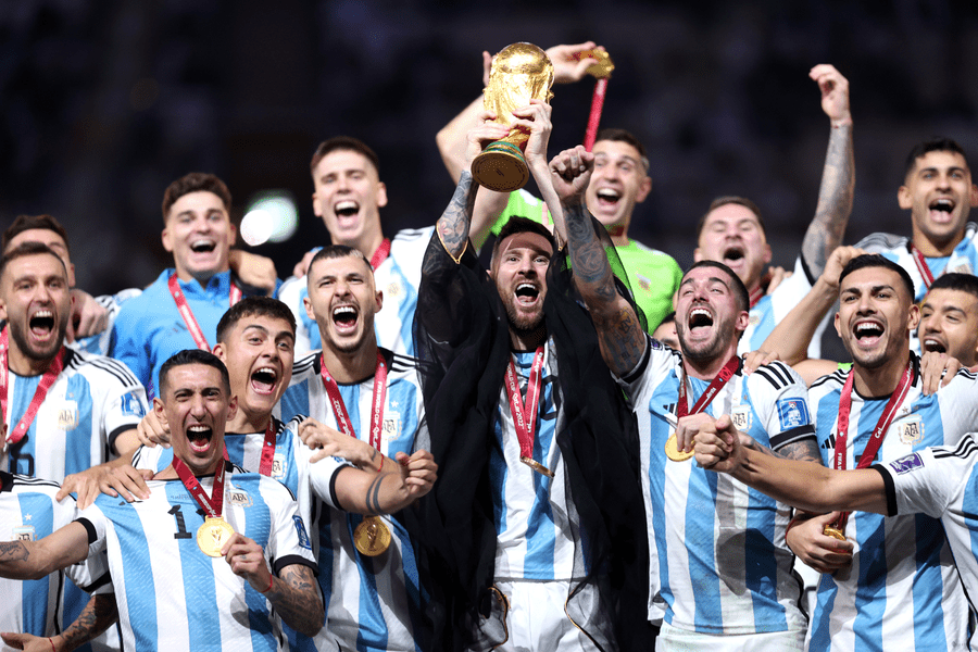 Ce s-ar fi întâmplat dacă Messi refuza să poarte mantia oferită de emirul Qatarului