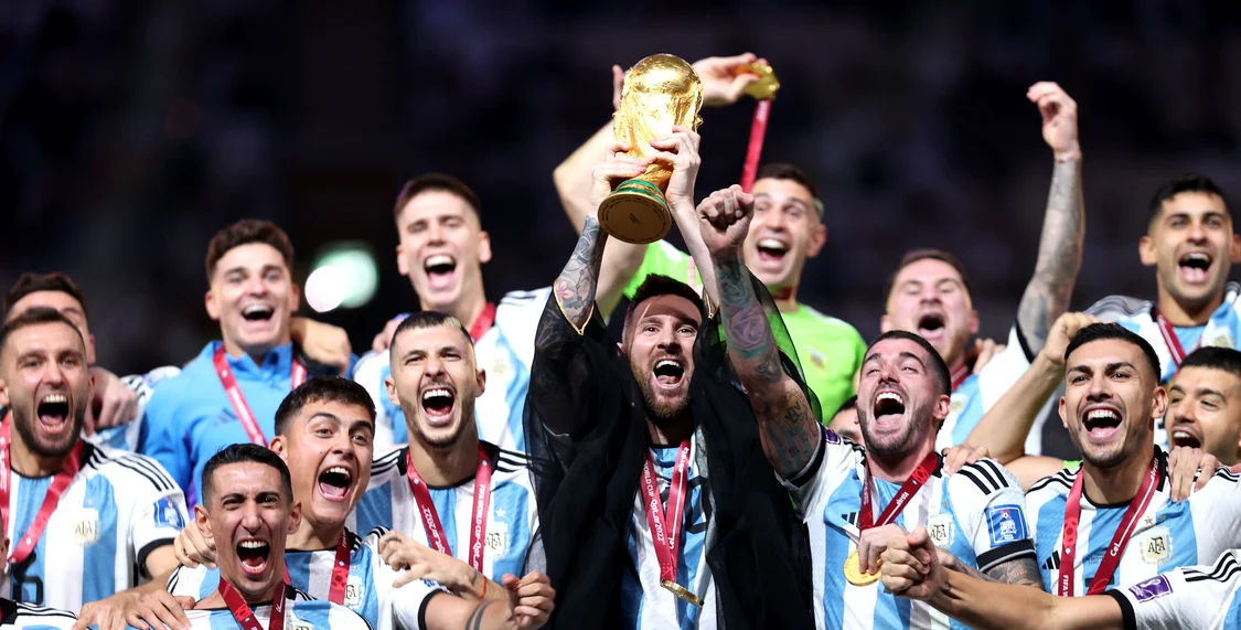 Messi, în negru la festivitatea de premiere. Foto EPA EFE