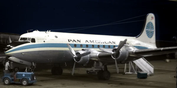 douglas dc 4, similar cu avionul care s a prabusit in 1952 jpg