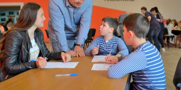 Imagine de la concursul organizat cu copiii angajaţilor ArcelorMittal FOTO AMG