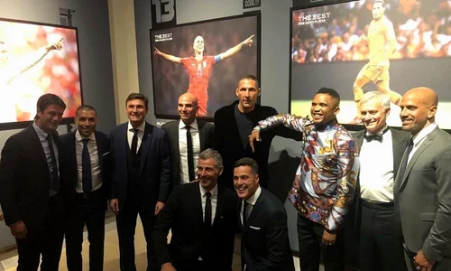 Cristi Chivu, alături de foştii colegi de la Inter şi de antrenorul Mourinho jpeg