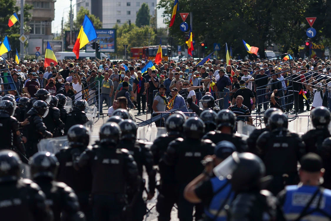 Ciocniri violente între forțele de ordine, fermieri și reprezentanți ai mișcărilor suveraniste, în București. FOTO Inquam Photos / George Călin