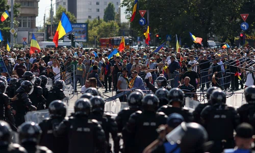 Ciocniri violente între forțele de ordine, fermieri și reprezentanți ai mișcărilor suveraniste, în București. FOTO Inquam Photos / George Călin