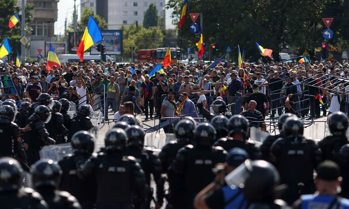 Ciocniri violente între forțele de ordine, fermieri și reprezentanți ai mișcărilor suveraniste, în București. FOTO Inquam Photos / George Călin