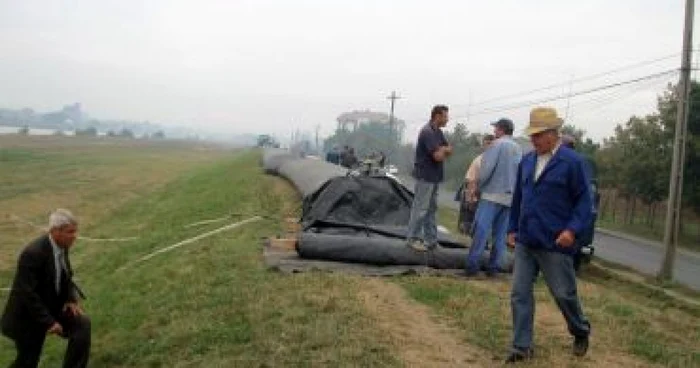 Târgu Mureş: Simulare   Desfăşurare de hidrobaraj pentru situaţii de inundaţie