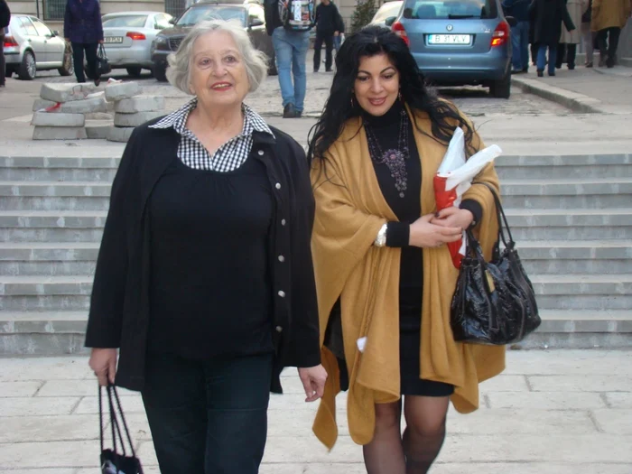 Nora Iuga şi Angela Baciu                                                                  FOTO: http://angelabaciu.blogspot.ro