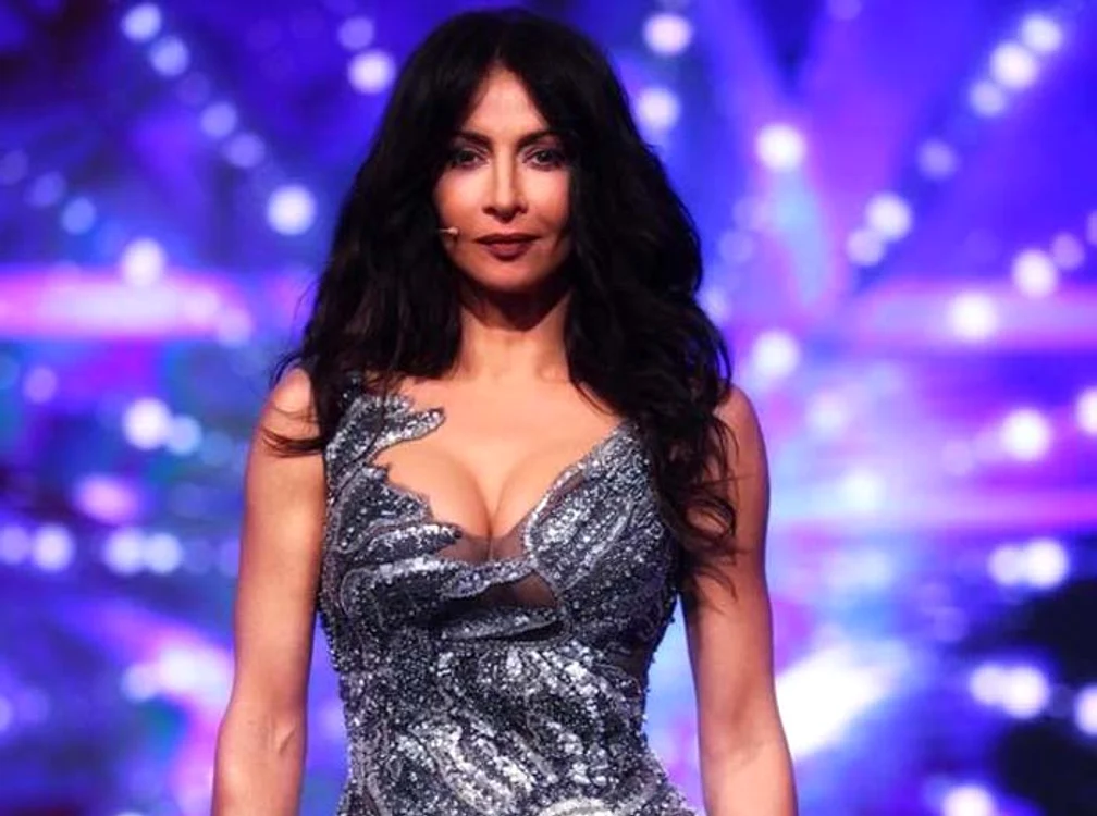 Mihaela Rădulescu poartă ţinute de infarct la emisiune jpeg