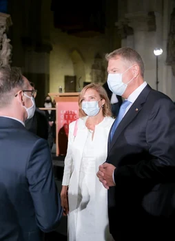 4 carmen iohannis tinuta alba in germania 3 jpg jpeg