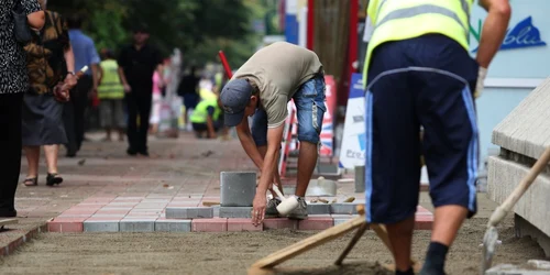 muncitori trotuar FOTO Adevărul