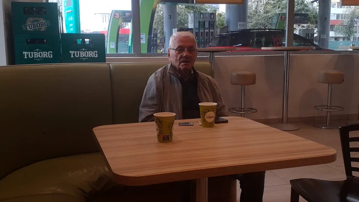 Mircea Rădulescu, la o cafea FOTO Daniel Conțescu
