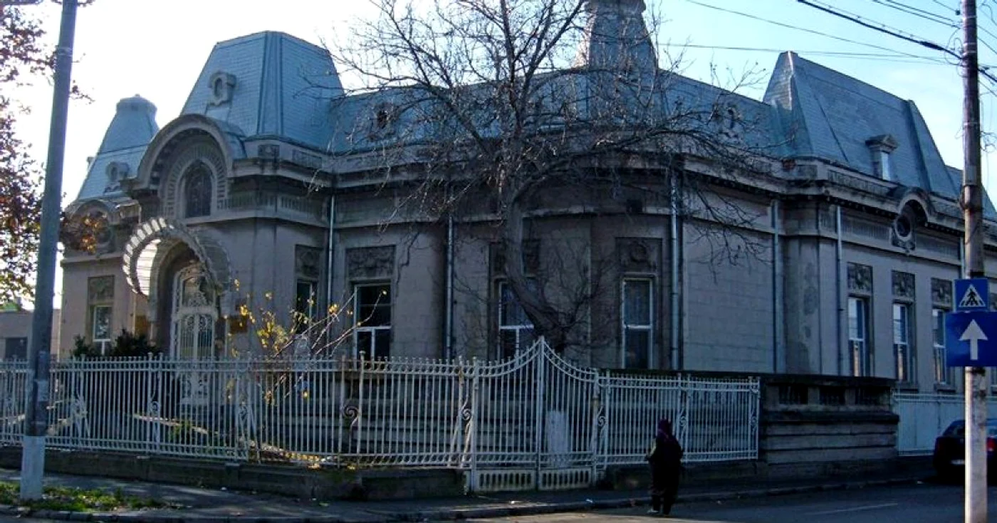 Imobilul care şi-a căpătat renumele de Casa cu Stafii, din Brăila   FOTO adevarul.ro