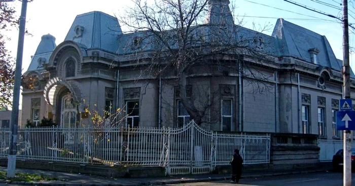 Imobilul care şi-a căpătat renumele de Casa cu Stafii, din Brăila FOTO adevarul.ro