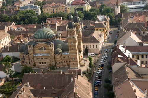 Vedere aeriană asupra Catedralei Sfânta Treime din Sibiu